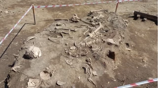Ermenilerin katlettii 7 Azerbaycanlya ait kalntlar bir toplu mezarda bulundu