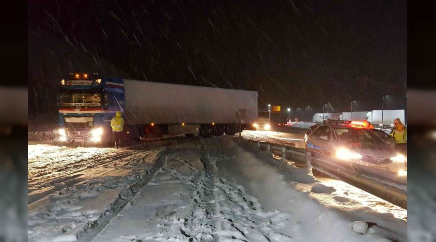 Erzincan geçit noktalarında kar ve tipi