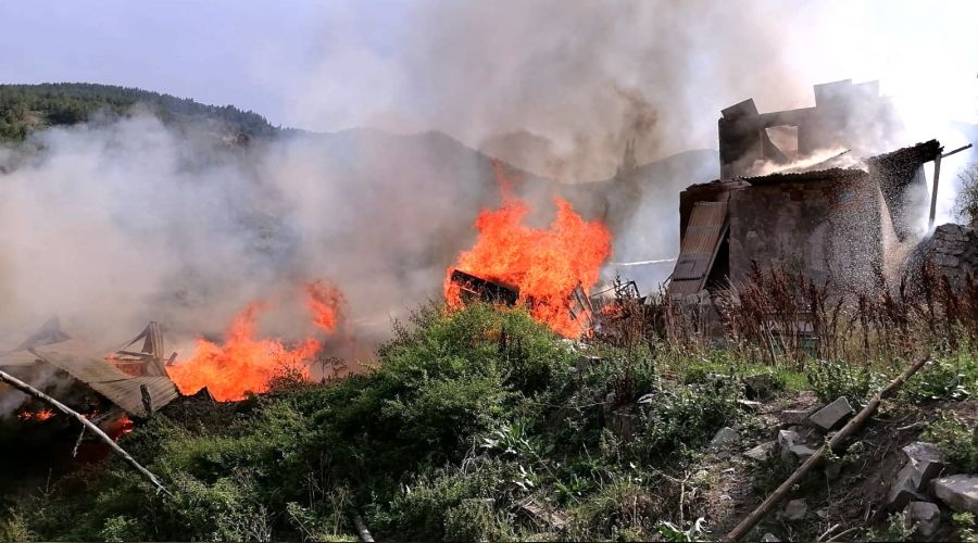 Erzurum'da 6 ev yanarak kl oldu