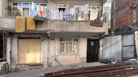 Esenler'de binanın zemininde kayma yaşandı