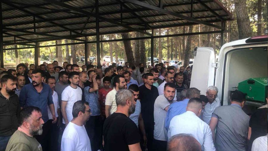 Ei tarafndan katledilen 2 aylk hamile kadna topraa verildi