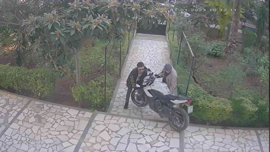 Eve yürümemek için motosiklet çalmış