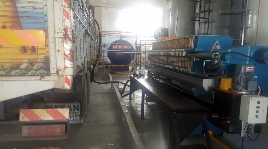 Fabrikada kaçak akaryakıt üretiyorlardı