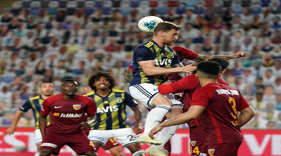 Fenerbahçe 10 kişiyle kazandı