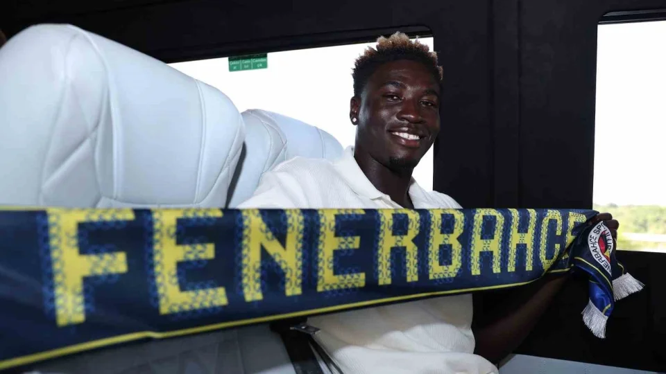 Fenerbah�e, Ganal� stoper Oppong'u kadrosuna katt�