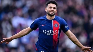 Fenerbah�e g�z�n� PSG'nin golc�s�ne dikti