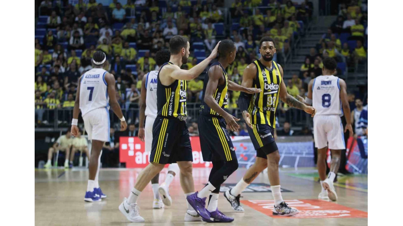 Fenerbahçe seride 1-0 öne geçti