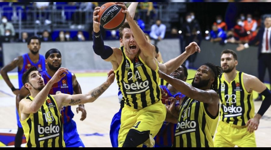 Fenerbahçe zor deplasmanda