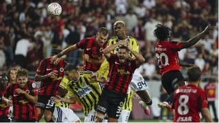 Fenerbah�e'de kadro d��� kararlar� geliyor