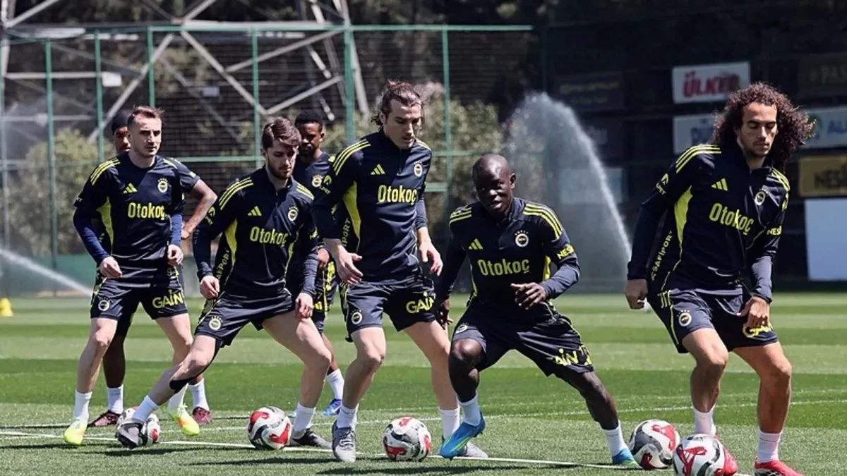 Fenerbah�e'nin Konyaspor ma�� kamp kadrosu a��kland�