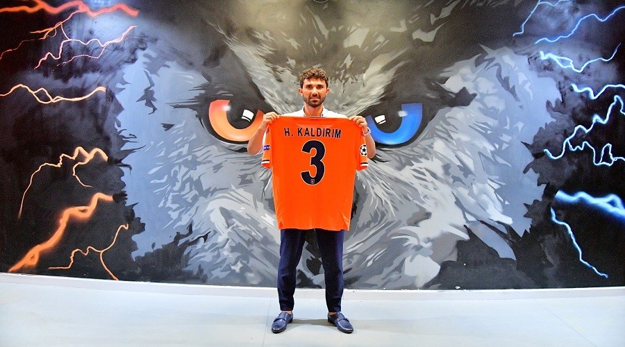 Fenerli futbolcu Başakşehir’e imza attı