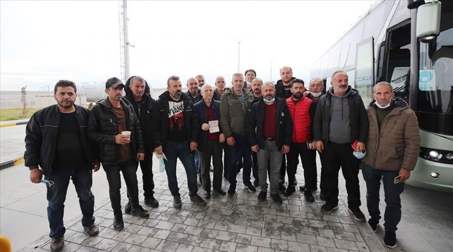 Feribottan kurtar�lan T�rkler �lkeye getirildi