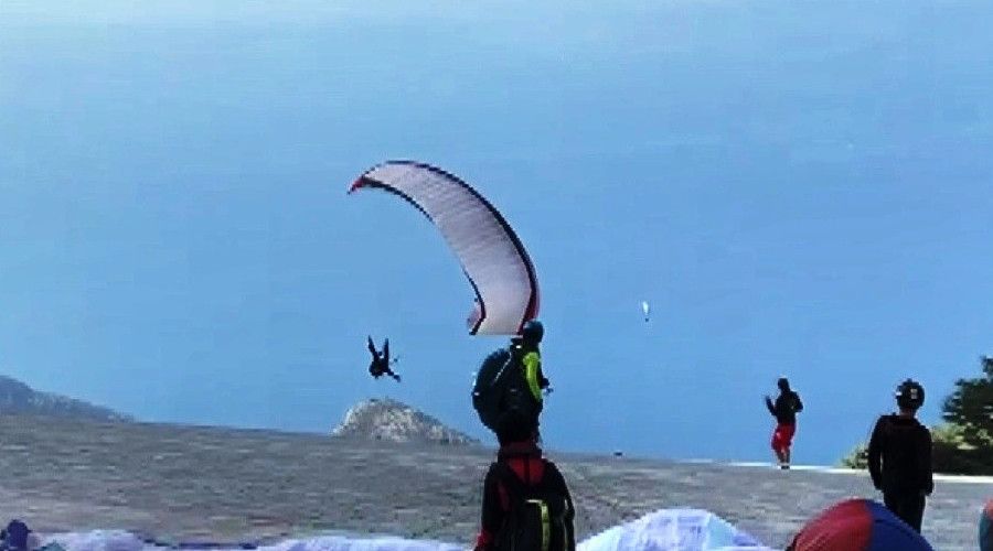 Festivaldeki paraşüt kazaları kameralara yansıdı