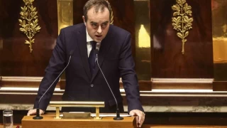 Fransa'da tartmal emeklilik reformu askya alnacak