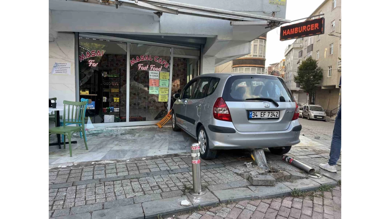 Fren yerine gaza bast�, �nce yayaya ard�ndan b�feye �arpt�