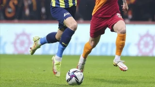 Galatasaray Fenerbah�e'ye b�y�k fark att�