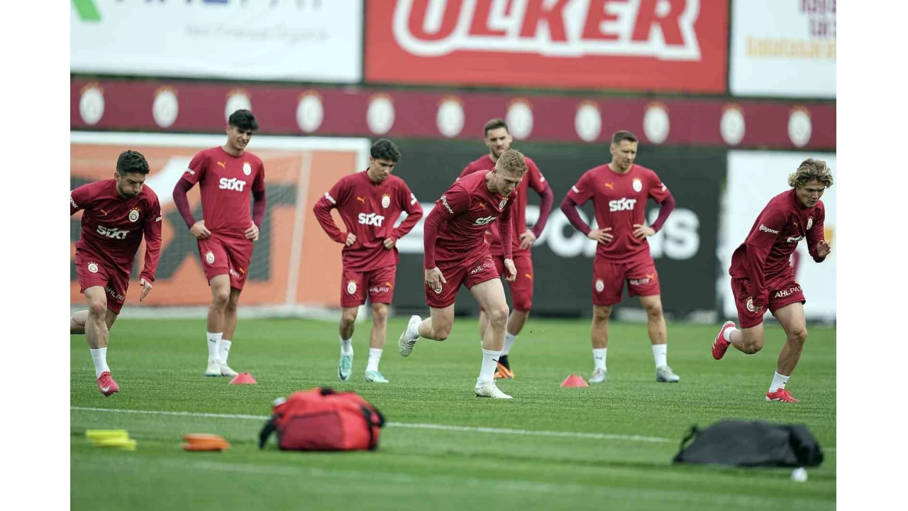 Galatasaray, Samsunspor maçı hazırlıklarına ara vermeden başladı