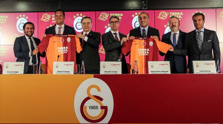 Galatasaray'da imzalar atıldı
