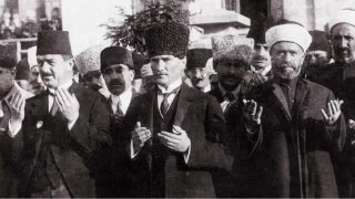 Gazi Mustafa Kemal Atatürk'ü rahmetle, minnetle anıyoruz