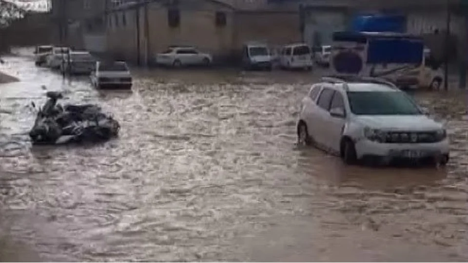 Gaziantep'te dolu ve sa�anak etkili oldu