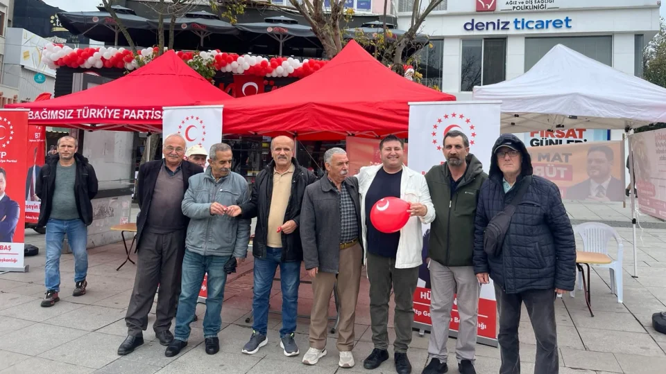 Gebze�de 103. y�l co�kusu: BTP�den Kent Meydan��nda g�rkemli Cumhuriyet kutlamas�