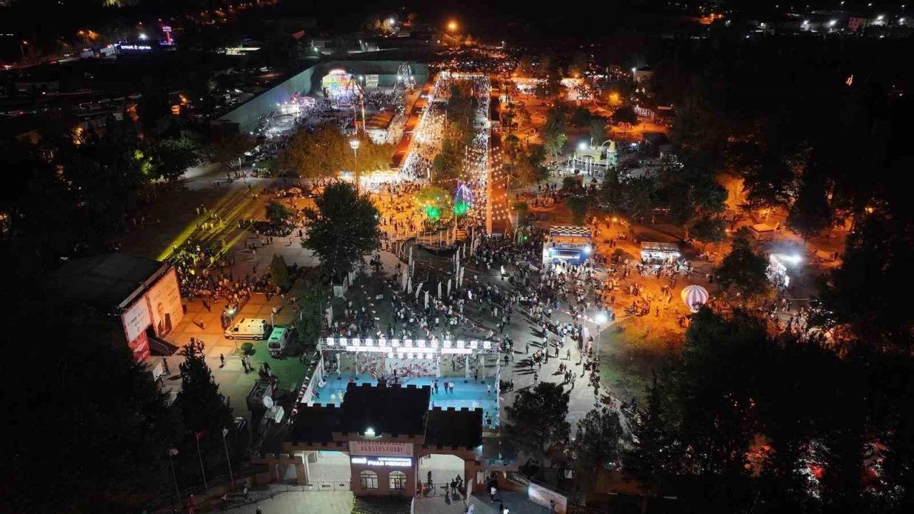 Geleneksel A�ustos Fuar�'na 11 g�nde 450 bin ziyaret�i