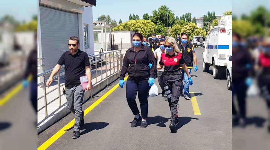 Gelin görümcesinin kasasını çaldırdı