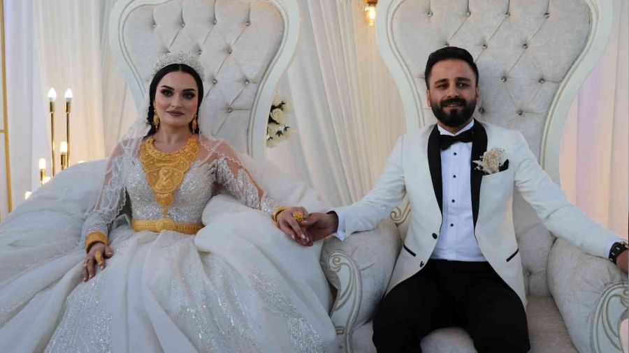 Gelin ve damada 4 milyon TL'lik takı takıldı