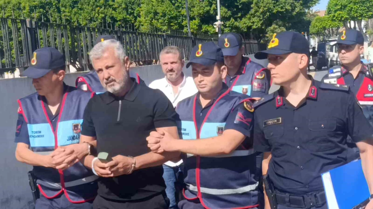 G�zalt�na al�nan eski Manavgat Belediye Ba�kan� ��kr� S�zen adliyeye sevk edildi