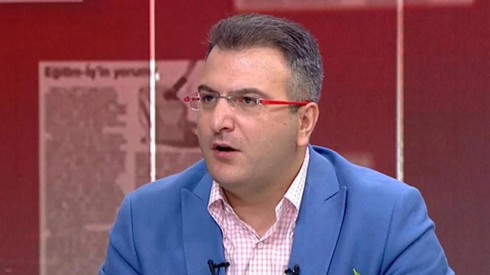Gözaltına alınan gazeteci Cem Küçük tutuklandı