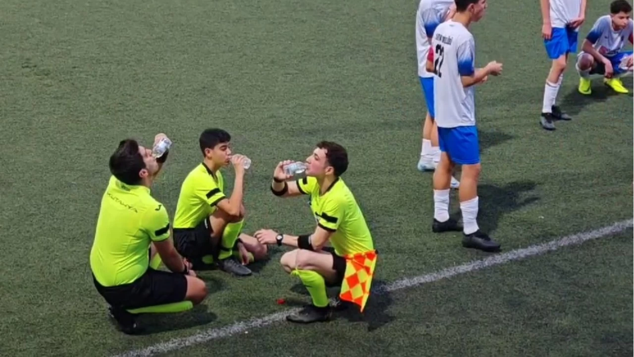 Hakem bu sefer 'iftar' için düdük çaldı