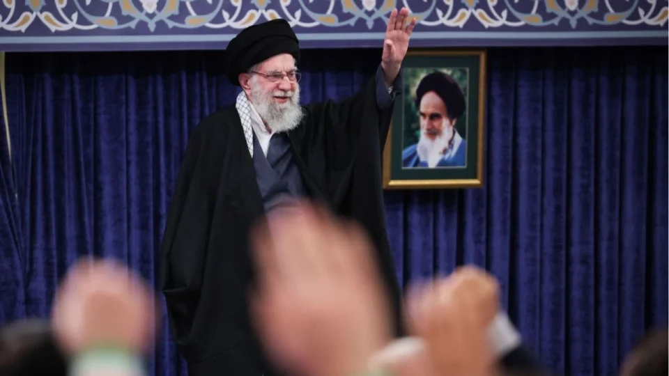 Hamaney i�in Tahran'da 3 g�n cenaze t�reni d�zenlenecek