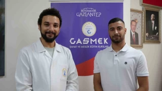 Hemofili hastası genç konservatuarı kazandı