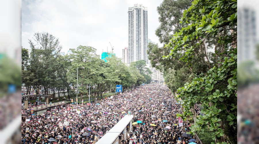 Hong Kong’da sular durulmuyor