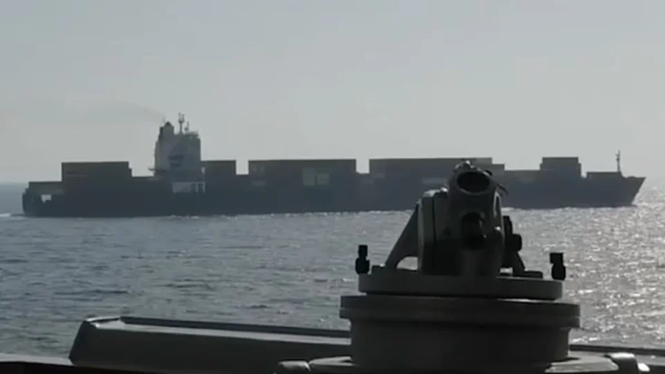 H�rm�z Bo�az��nda gerilim t�rman�yor