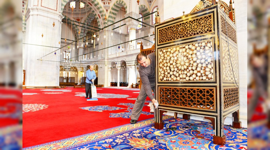 İBB, tarihi camileri temizliyor