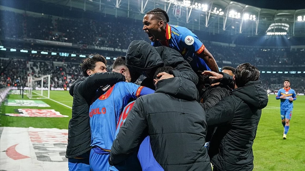 �lk deplasman galibiyeti ses getirdi