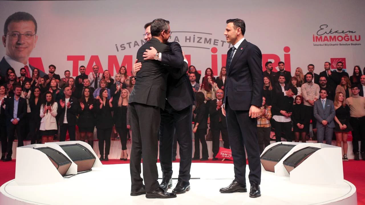 İmamoğlu lansmanında 'Korkma Erdoğan adayını açıkla' sloganları atıldı