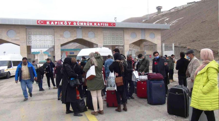 İranlılar 'Muhteşem Cuma' için Van'a akın etti