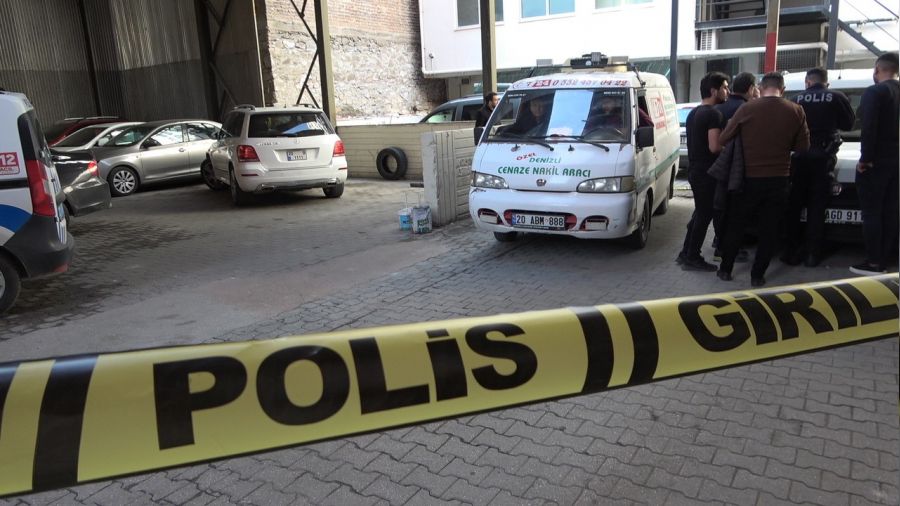 İş hanın 7. katından aracın üzerine düşen kadın hayatını kaybetti