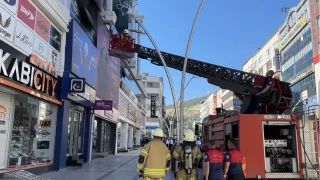 İş merkezindeki yangın büyümeden söndürüldü