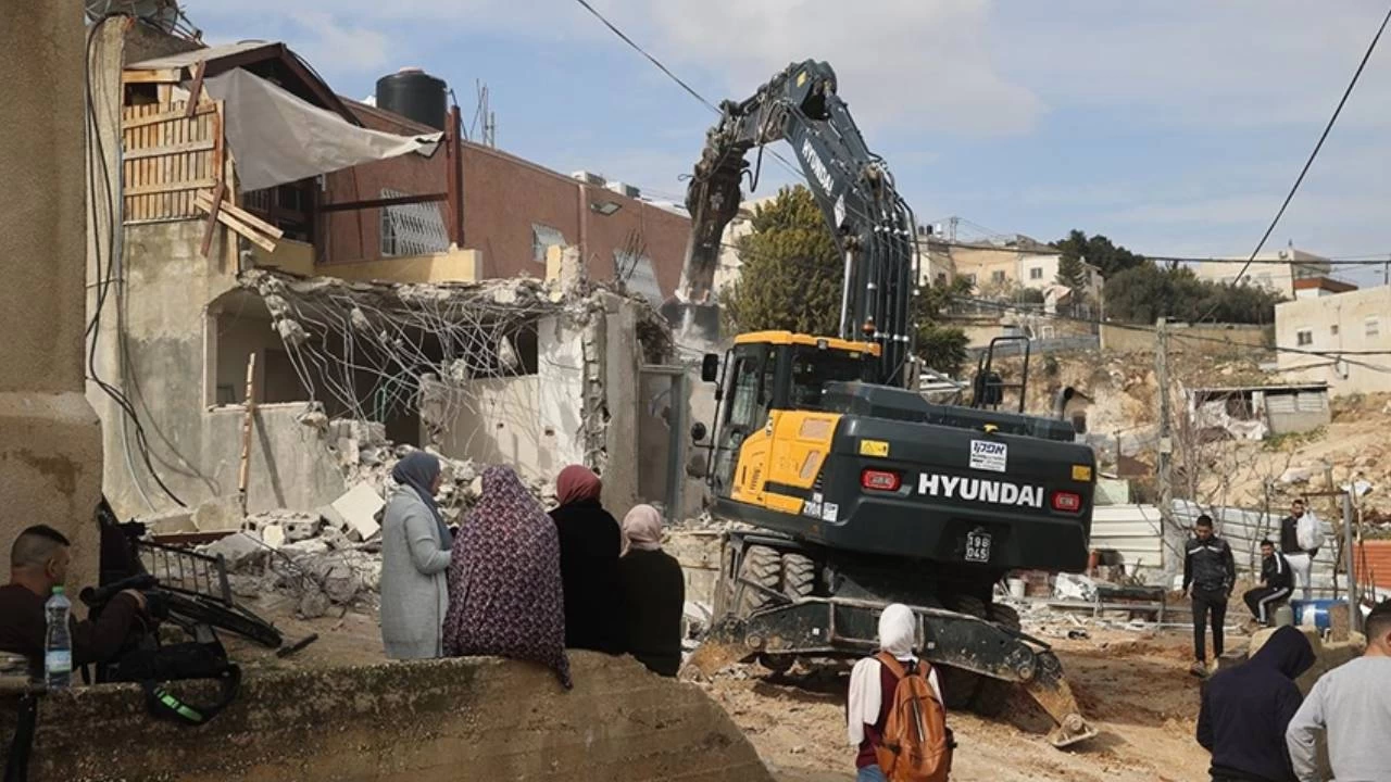 srail gler Bat eria'da Filistinlilere ait 2 evi ykt