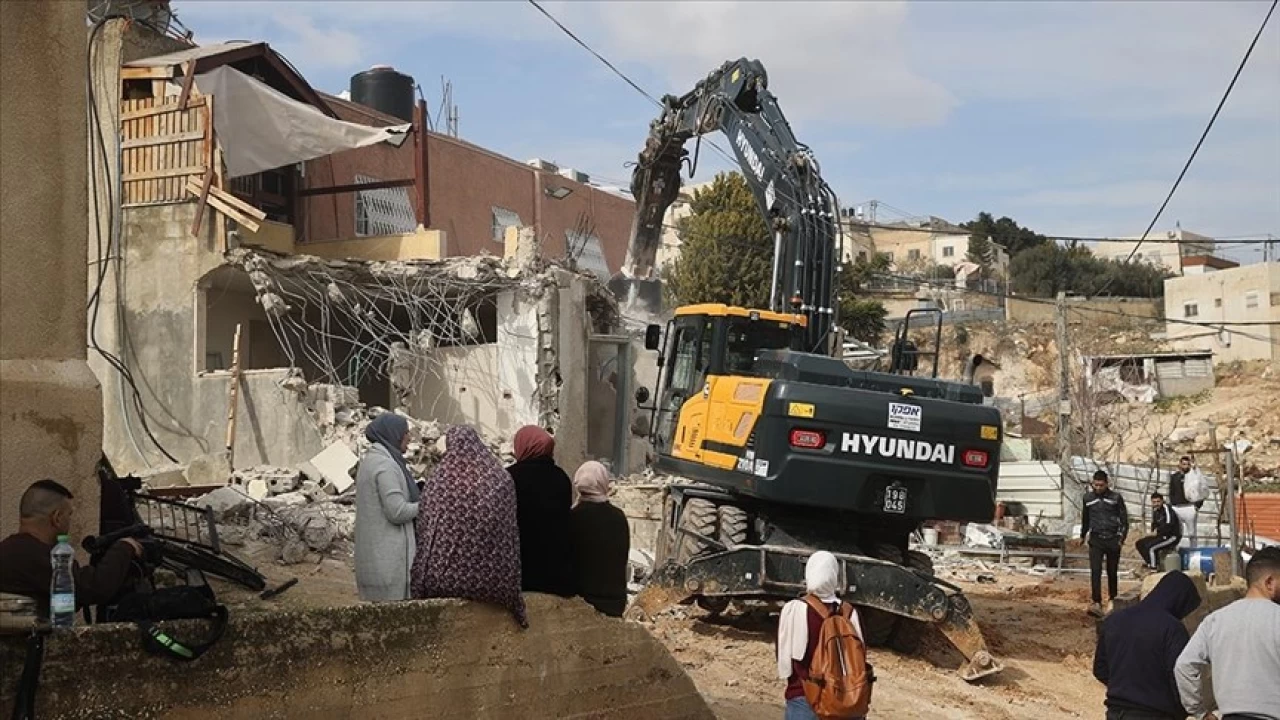 İsrail ordusu Batı Şeria'da Filistinlilere ait 2 evi yıktı