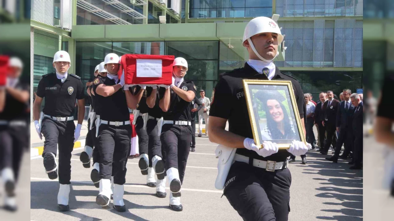 İsrail'in öldürdüğü Ayşenur için İzmir'de tören