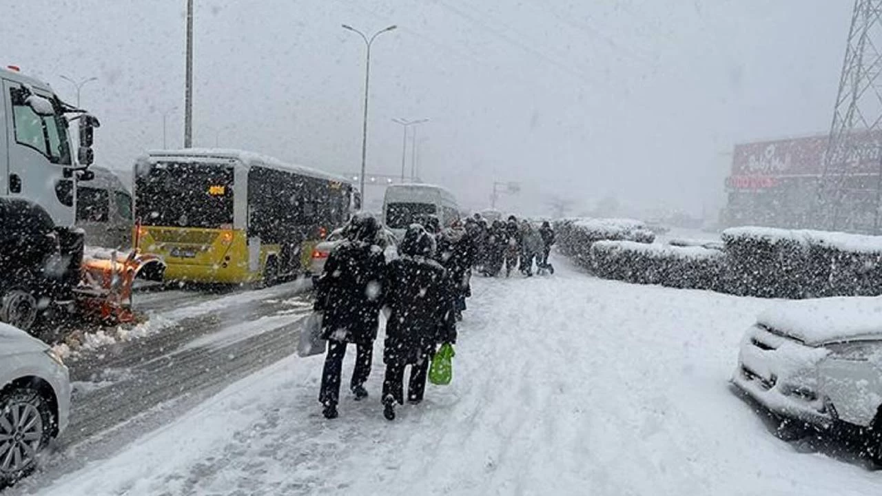 �stanbul'da beklenen kar ya���� i�in tarih verildi