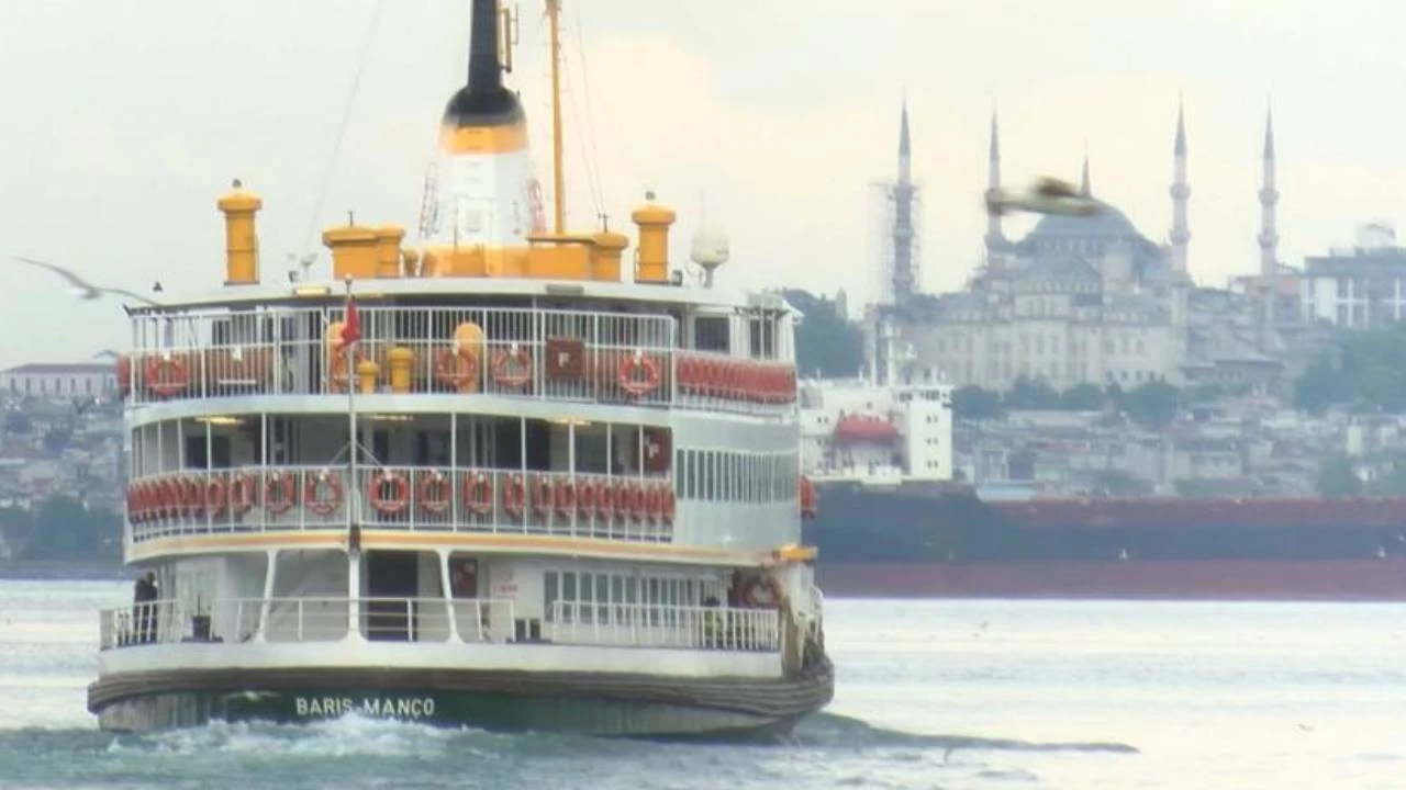 İstanbul'da fırtına nedeniyle vapur seferleri iptal
