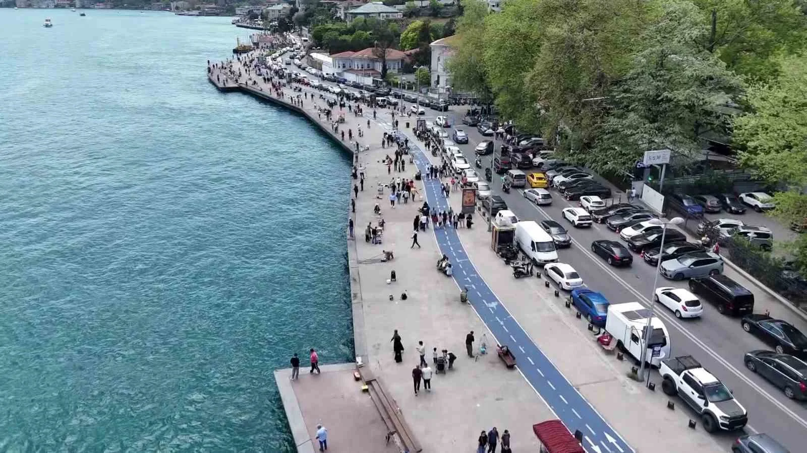 �stanbul'da g�ne�i g�ren sahile ko�tu