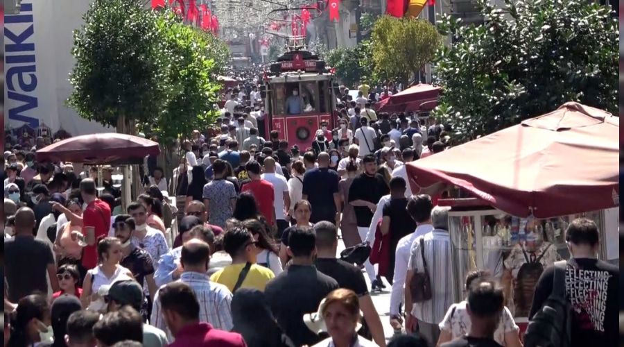 İstiklal Caddesi'nde yoğunluk