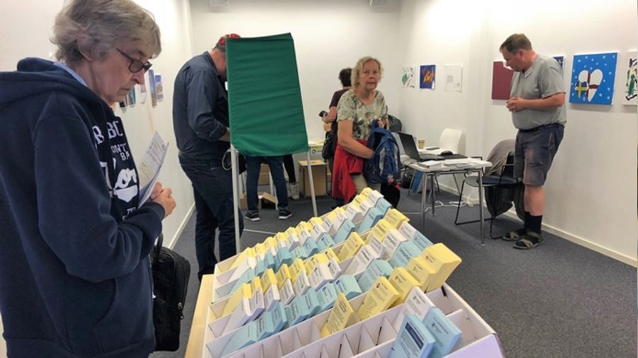 �sve�'te halk sand�k ba��na gitti