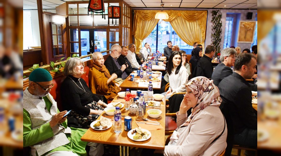 İsveç’te imamlı papazlı iftar